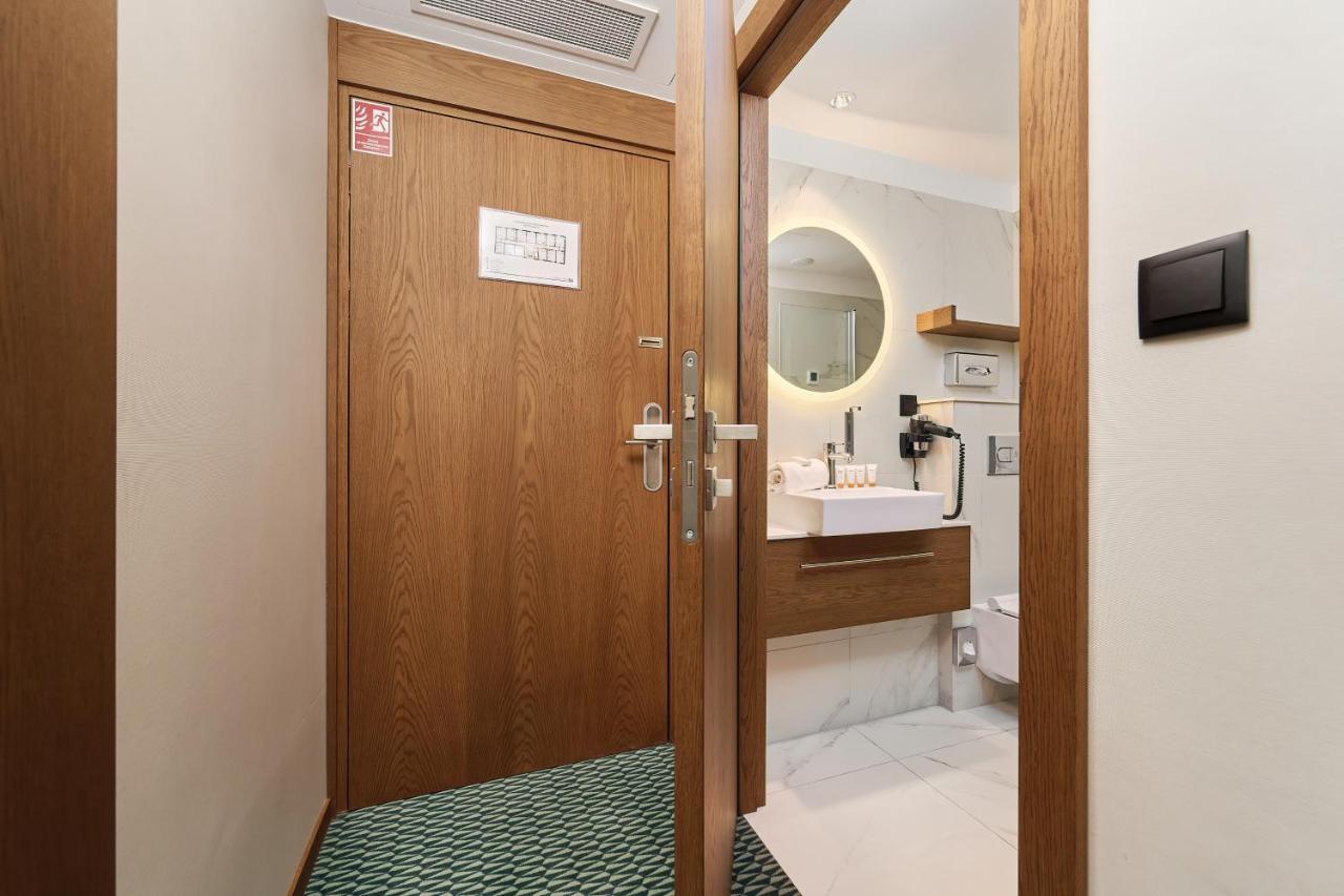 Gwarna Aparthotel City Center Wroclaw By Noclegi Renters ภายนอก รูปภาพ